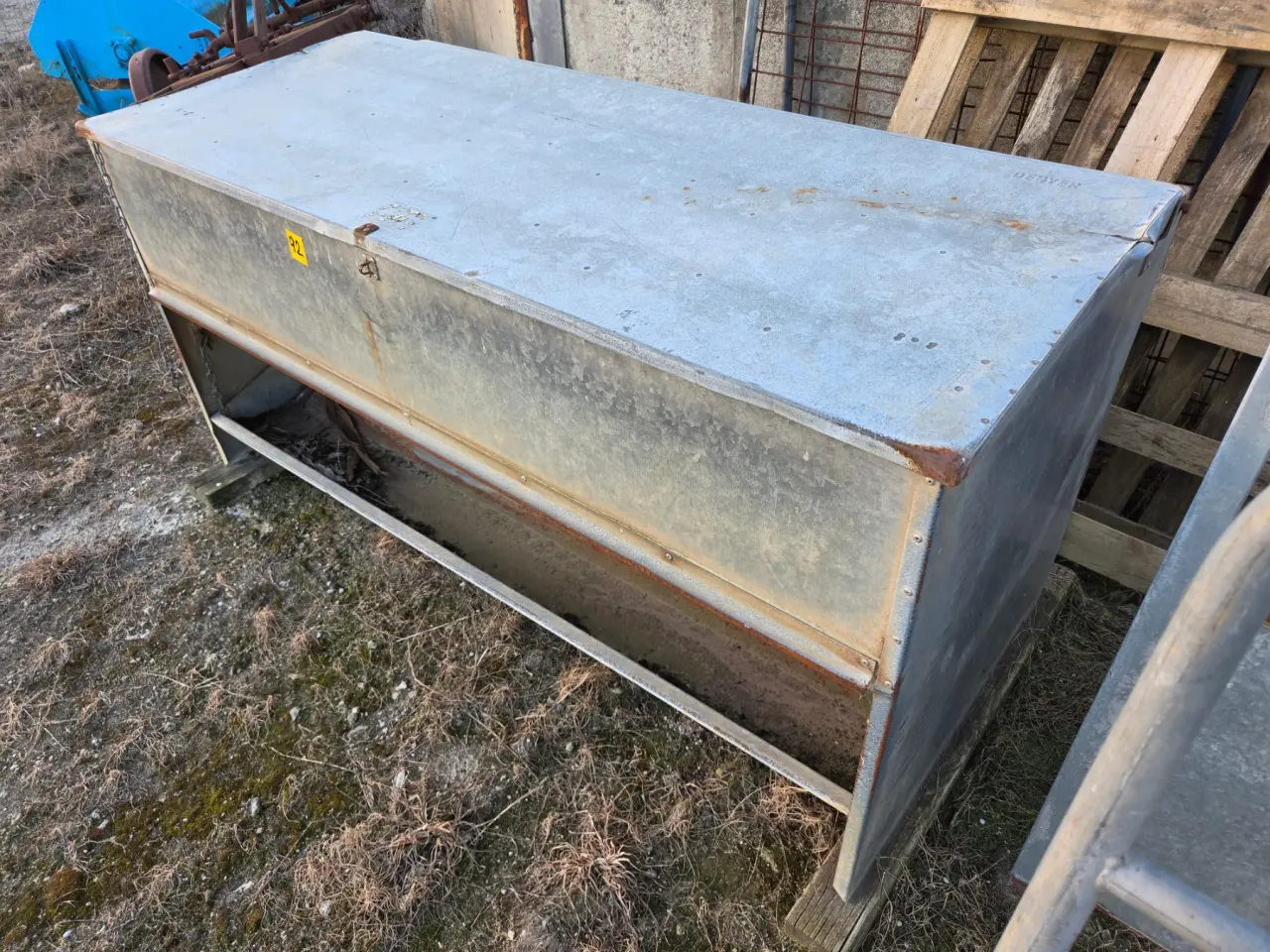 Denyer Sheep Grain Feed Bin - photo 2