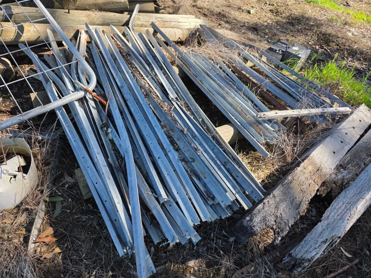 25x 1.65m Galv Star Pickets - photo 2