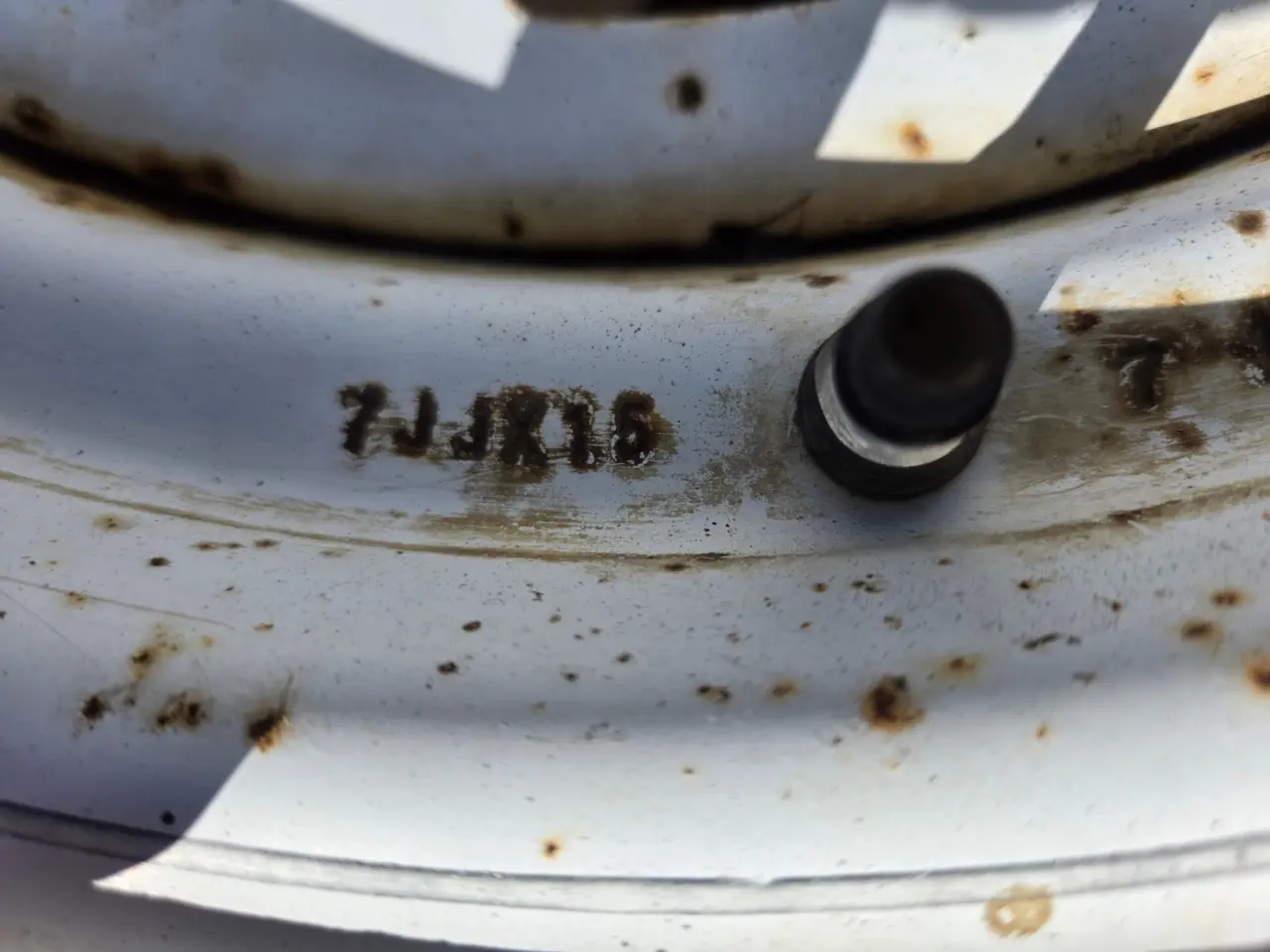 Used - 2x 15" Toyota 6 Stud Trailer Rims - photo 4