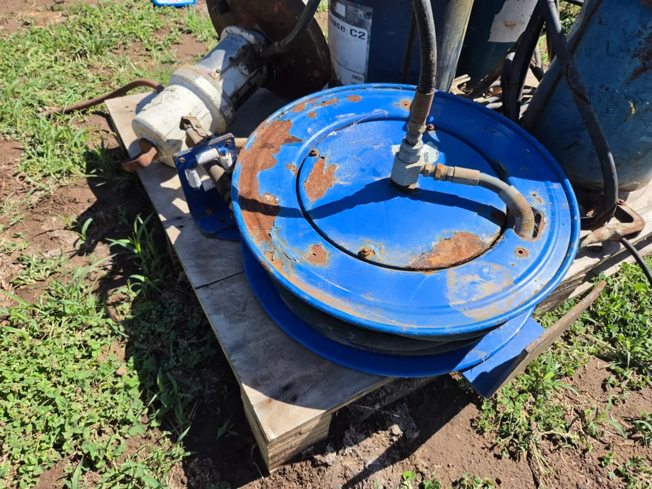Used - Pneumatic Grease Gun with Retractable Reel - photo 6
