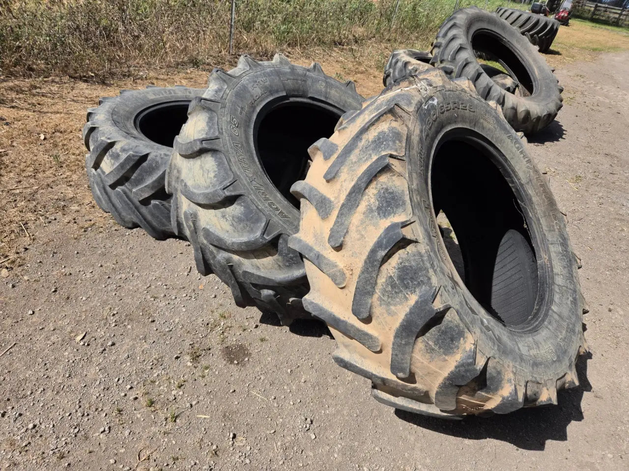 Used - 3x Tractor Tyres 480/65R28 - photo 4