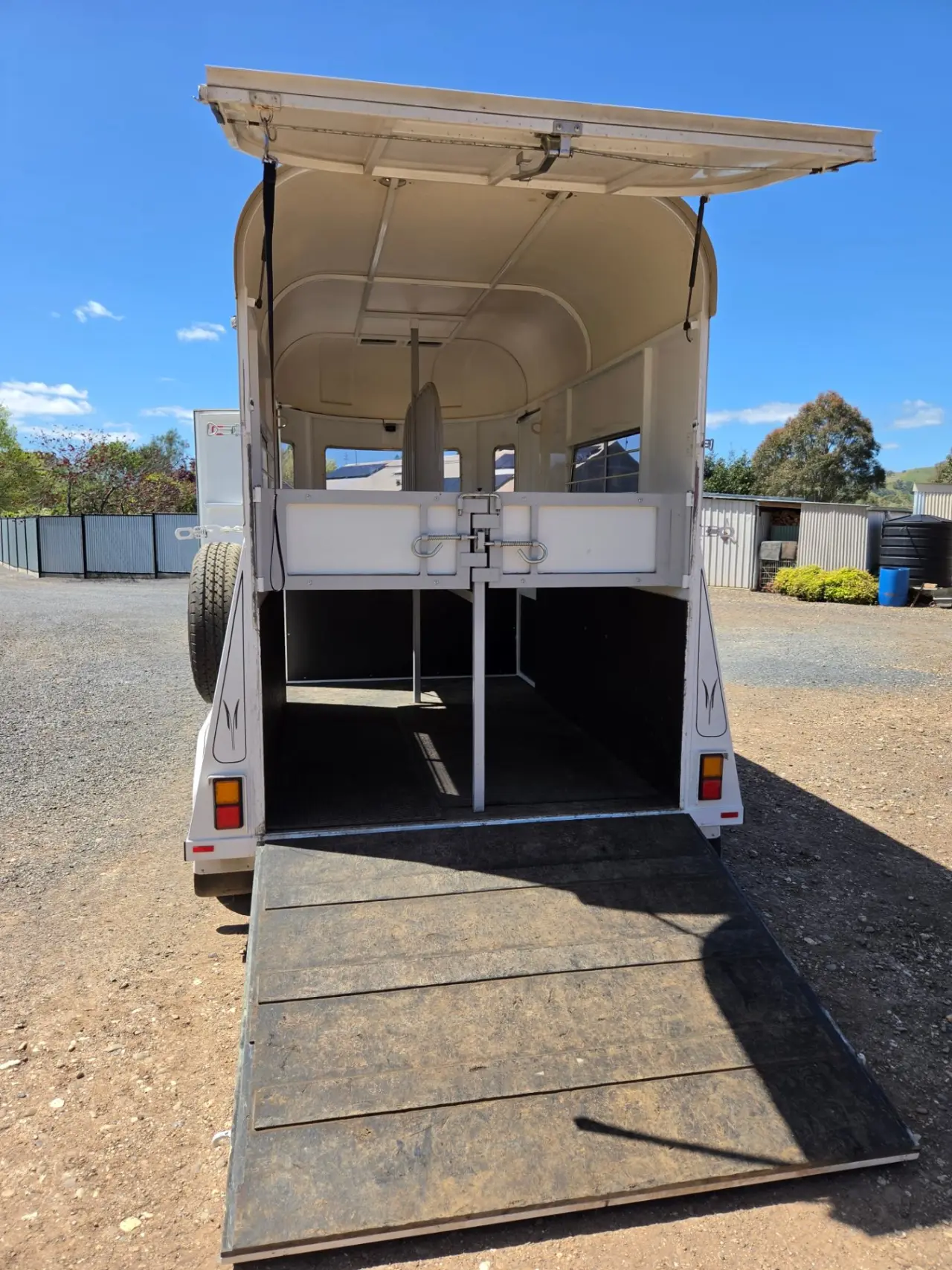 Used - 2012 Tender Deluxe Twin Horse Float (VIN:6T9T27V97CODAZ005) - photo 5