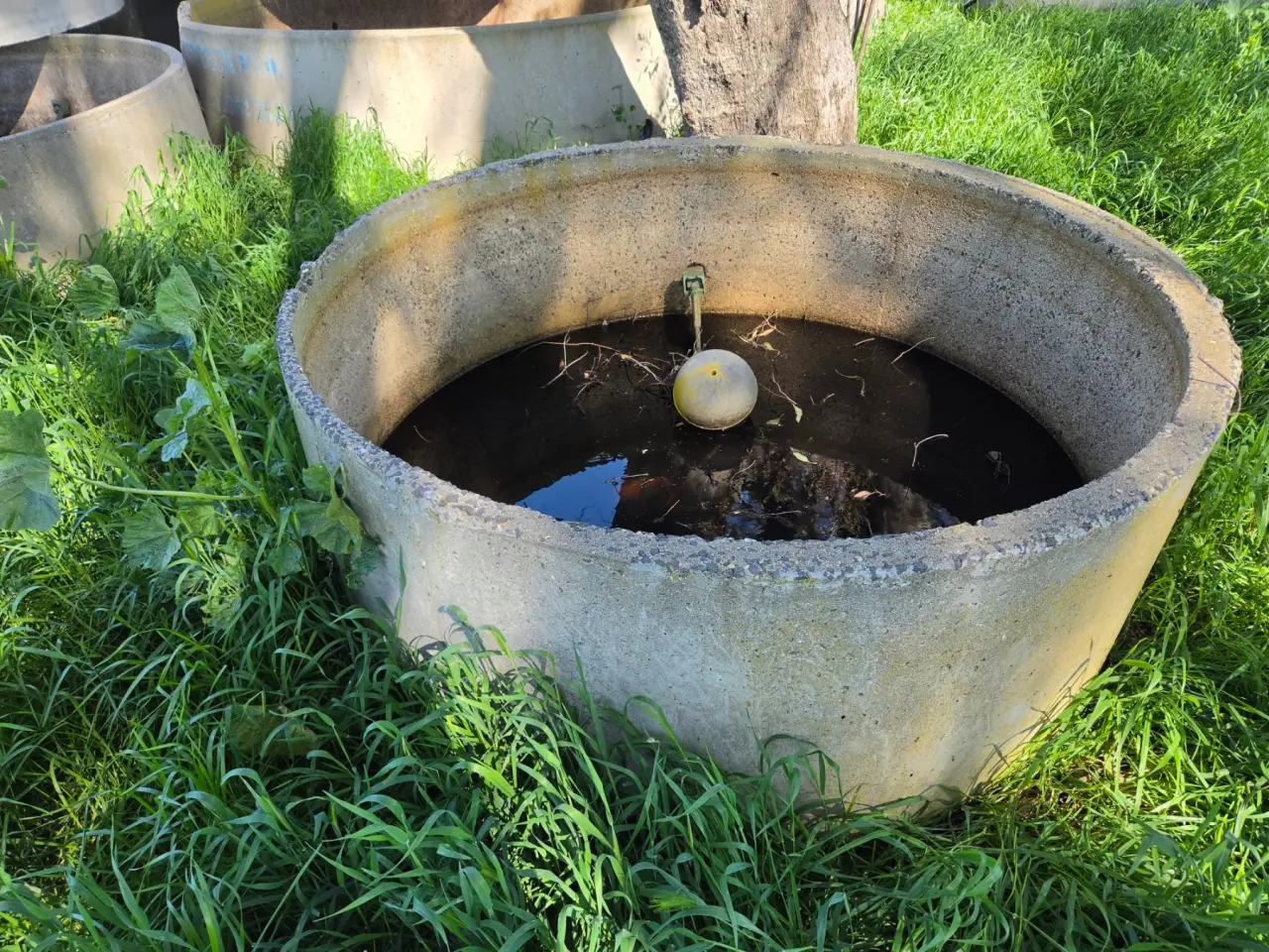 6ft Stock Trough with Ball Valve (Zd) - photo 3
