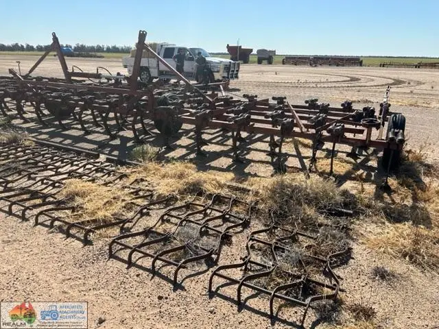 740 International - Folding Scarifier - 69 Tynes - photo 9