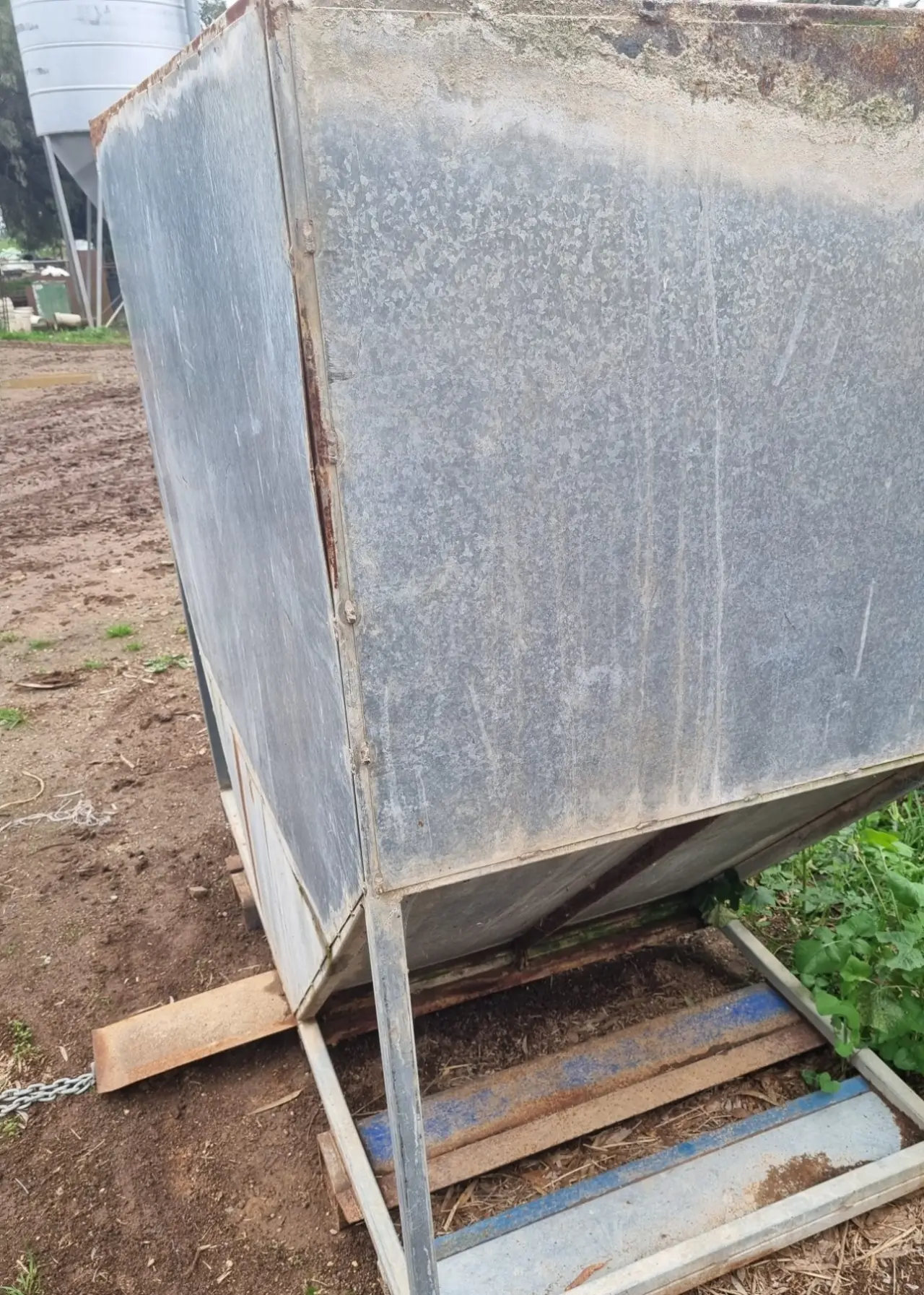 Feed bin - photo 4