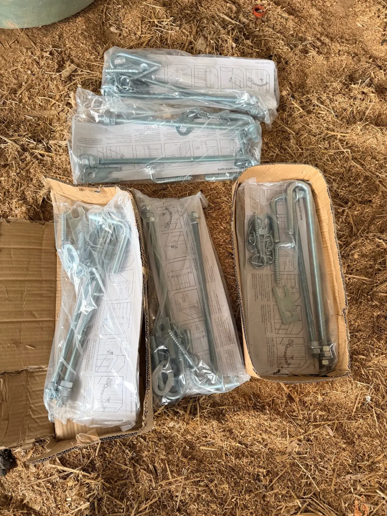 4 boxes (20 fittings) of brand new Whites Rural Gate Fitting kits - photo 2