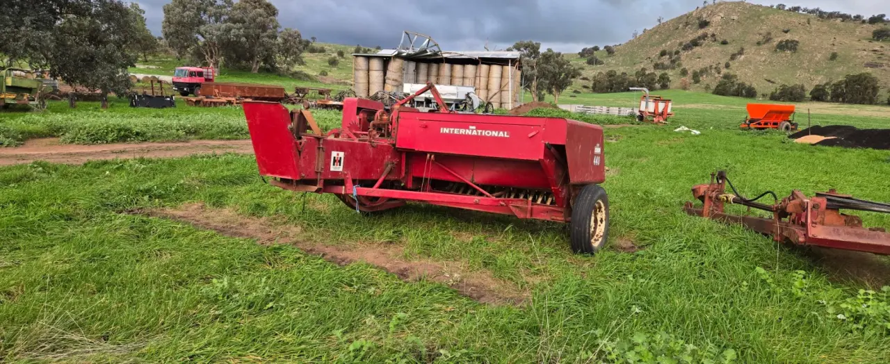 International 440T Small Square Baler - photo 2