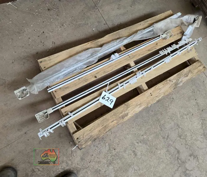 4x Curtain Tracks - photo 1