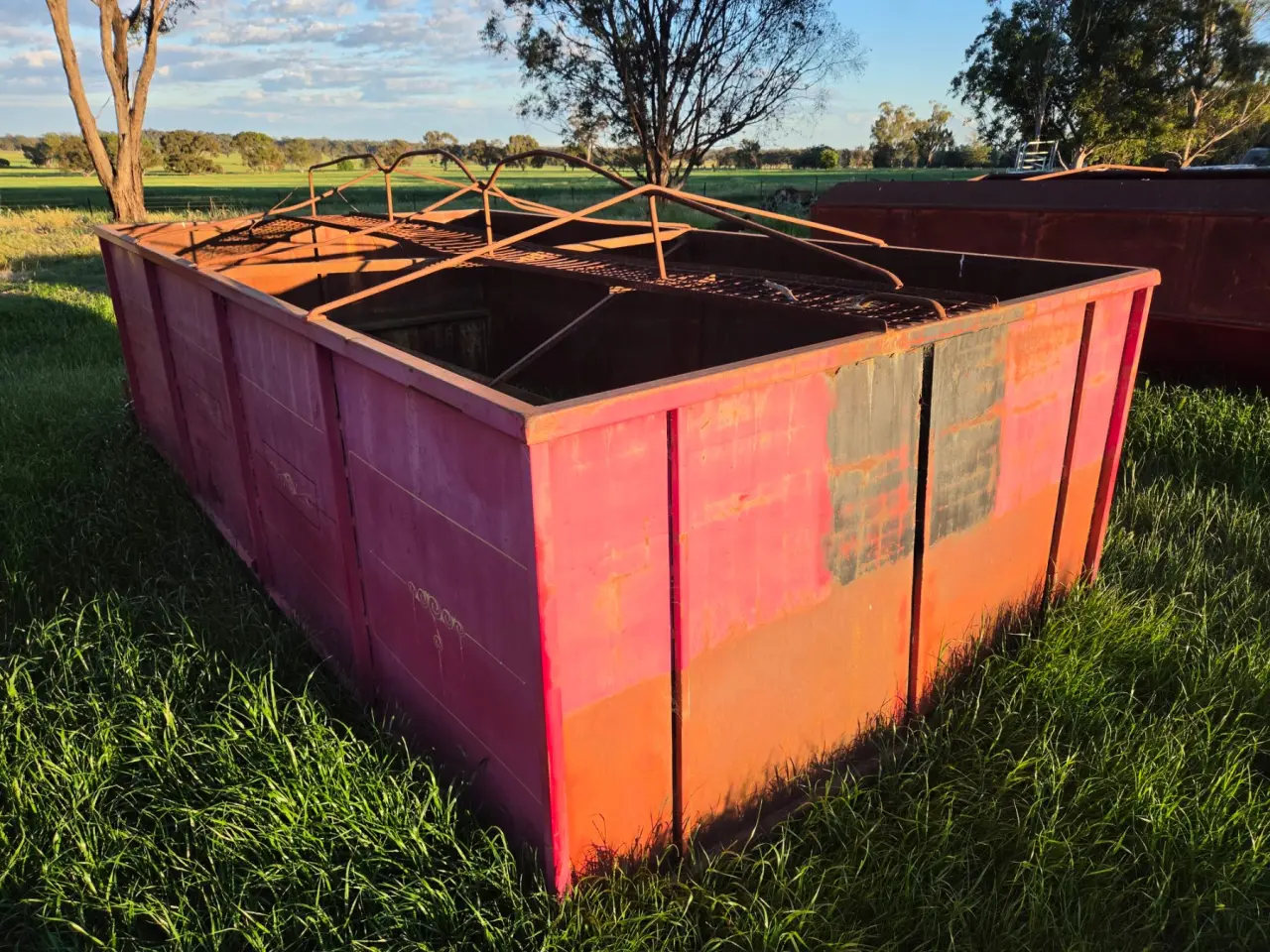 Used - 18ft Truck Grain Bin - photo 3