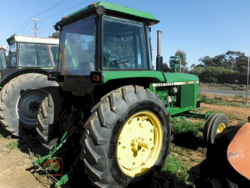 John Deere 4040 Tractor - photo 4