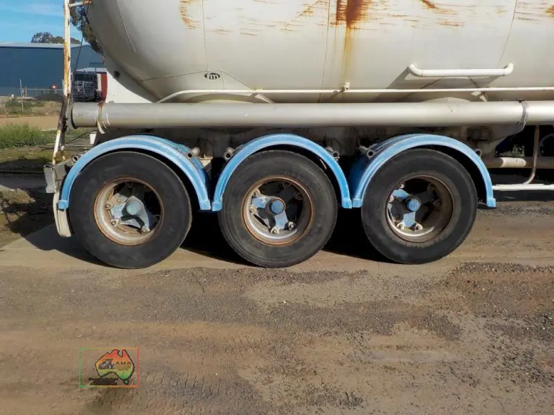 Farm Water Tanker (Damaged) - photo 3