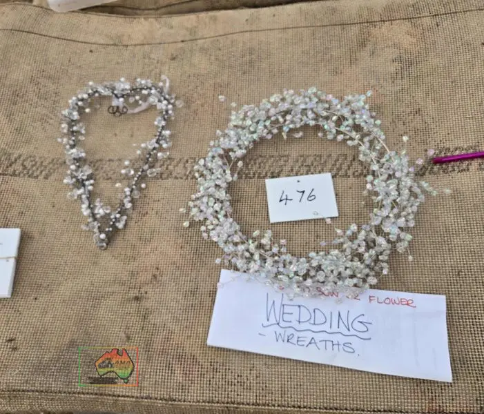 11x Wedding Wreaths & 1 Heart Shaped Wreath - photo 1