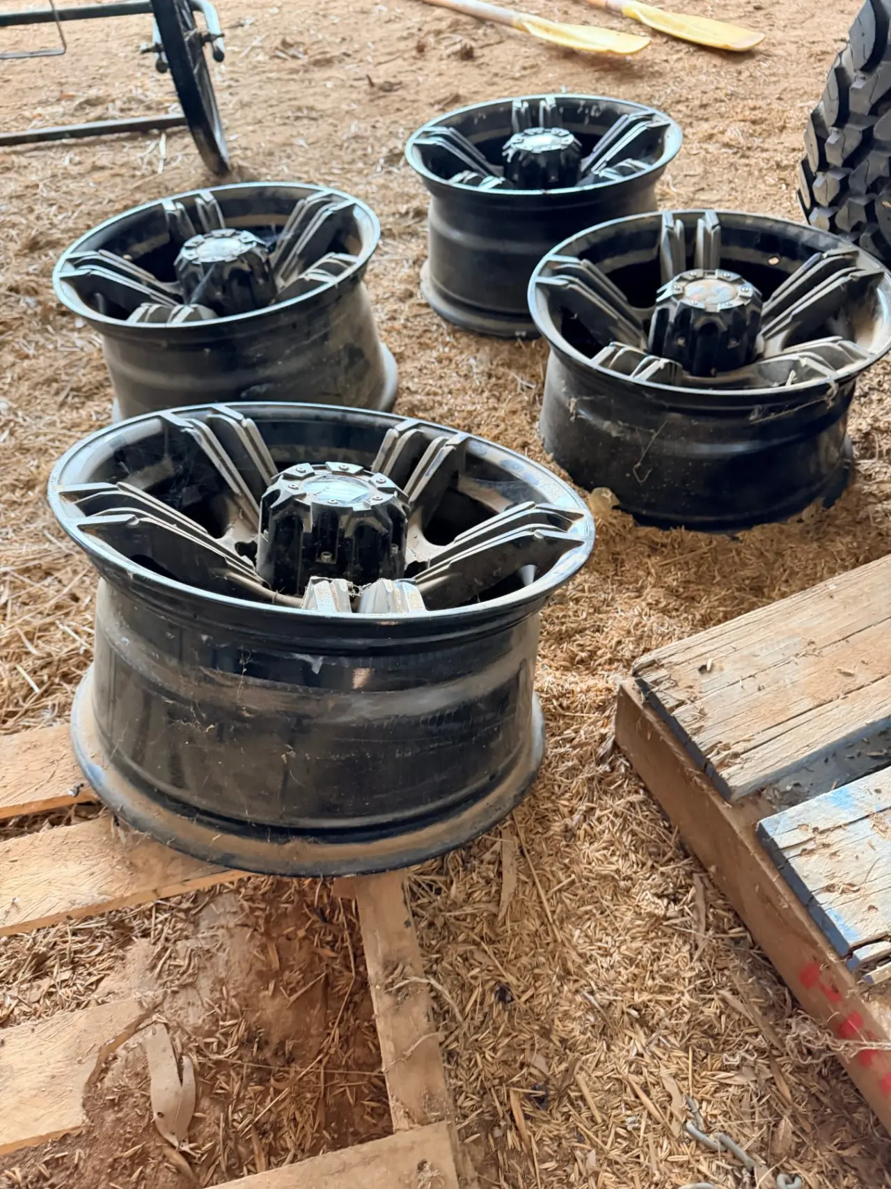 4 x Austrack campers offroad hybrid caravan rims - photo 4