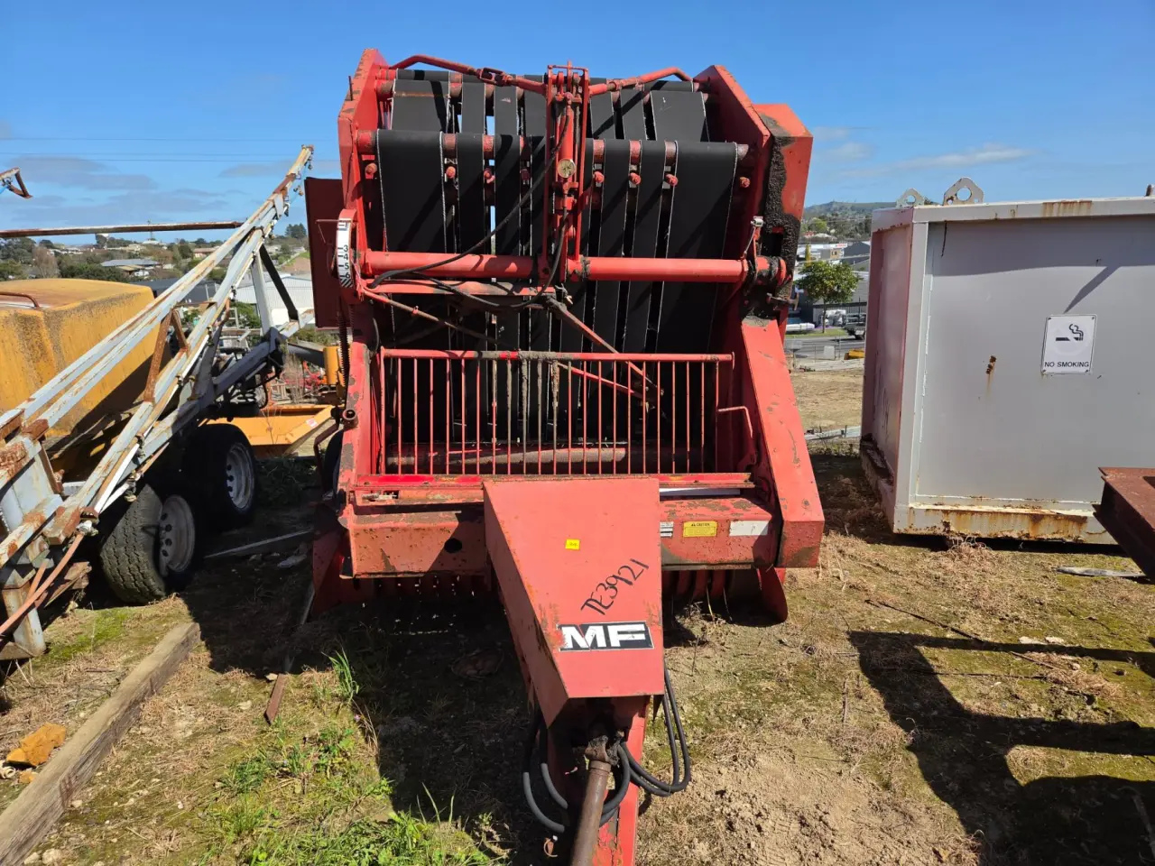Massey MF-1560 Round Baler - photo 3