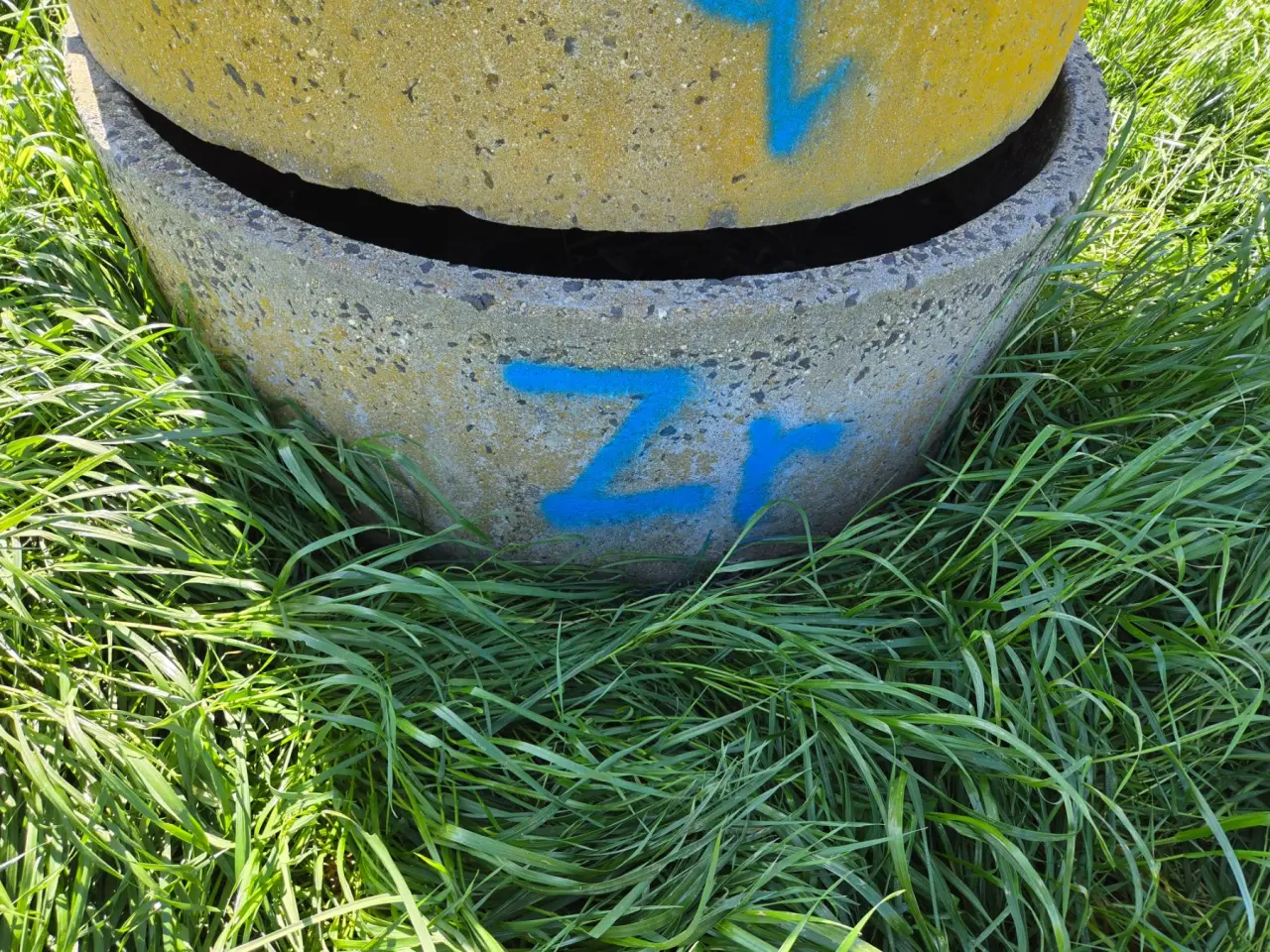 4ft Stock Trough with Ball Valve (Zr) - photo 1