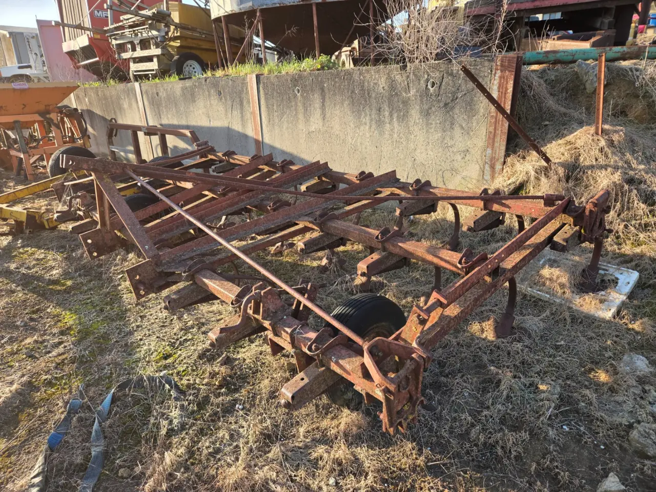 25 Tyne IH 3pl Cultivator - photo 2