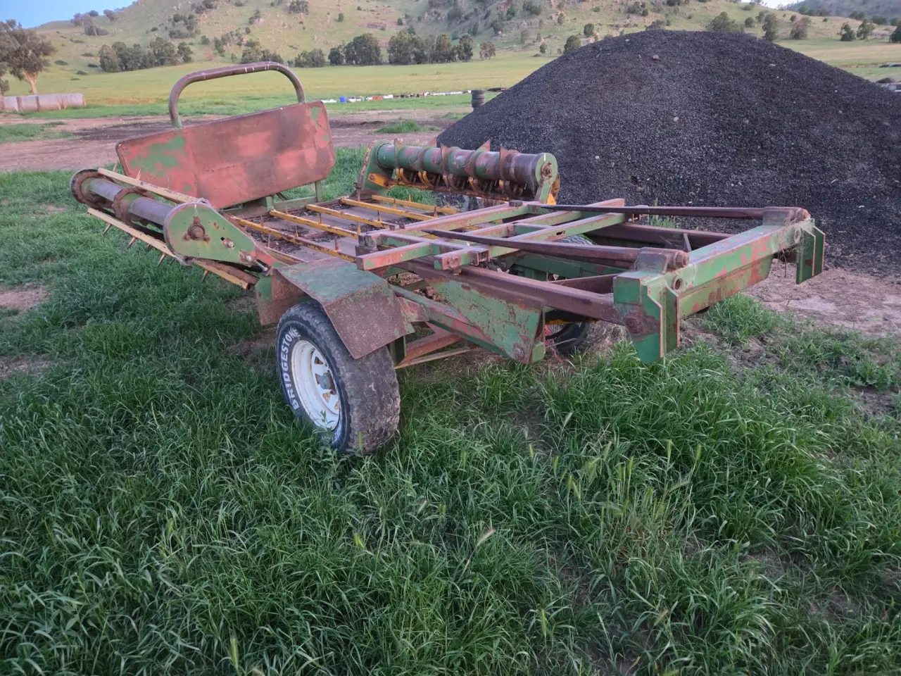 Used - Econo-Feeder Hay Sidewinder Feedout Wagon - photo 3