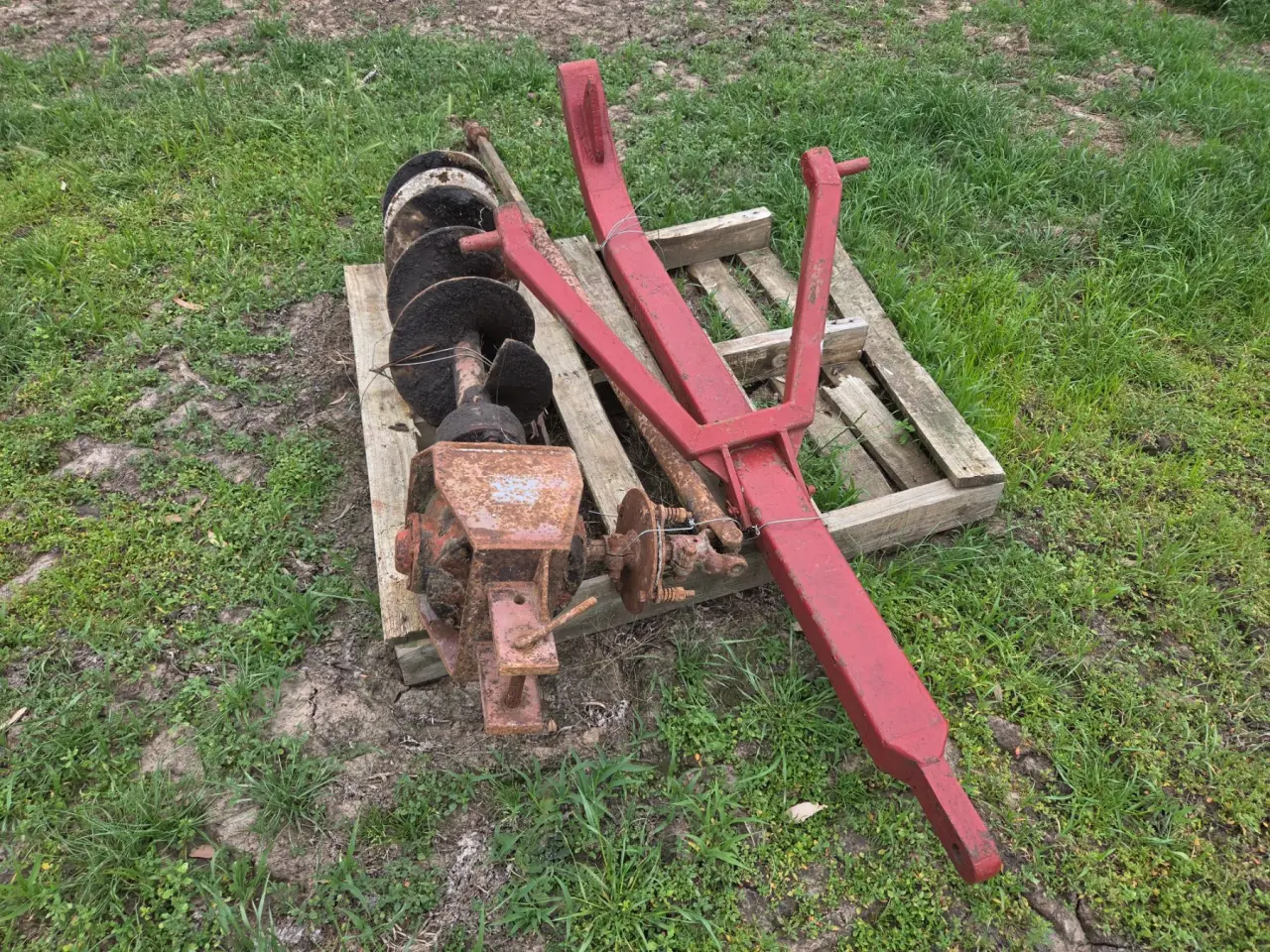 Used - 3pl IH Posthole Digger - photo 3