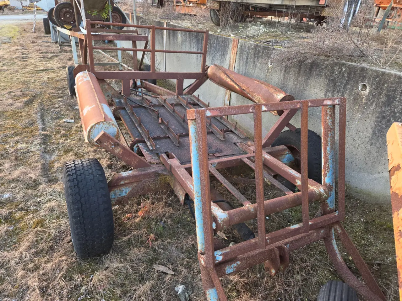Squire Hyd. Bale Feedout Buggy - photo 4