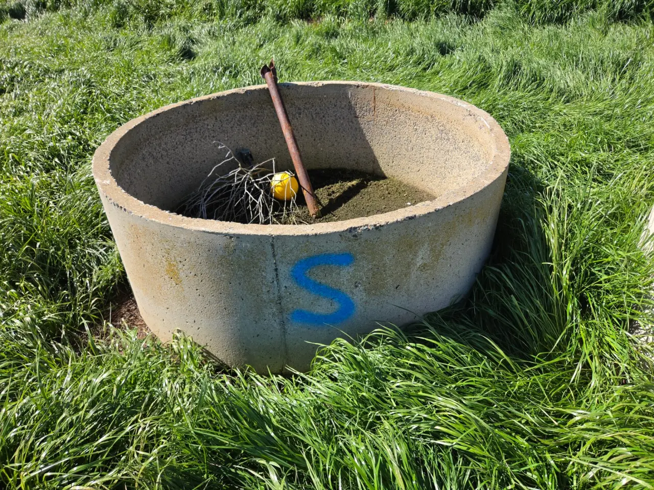6ft Stock Trough with Ball Valve (S) - photo 1