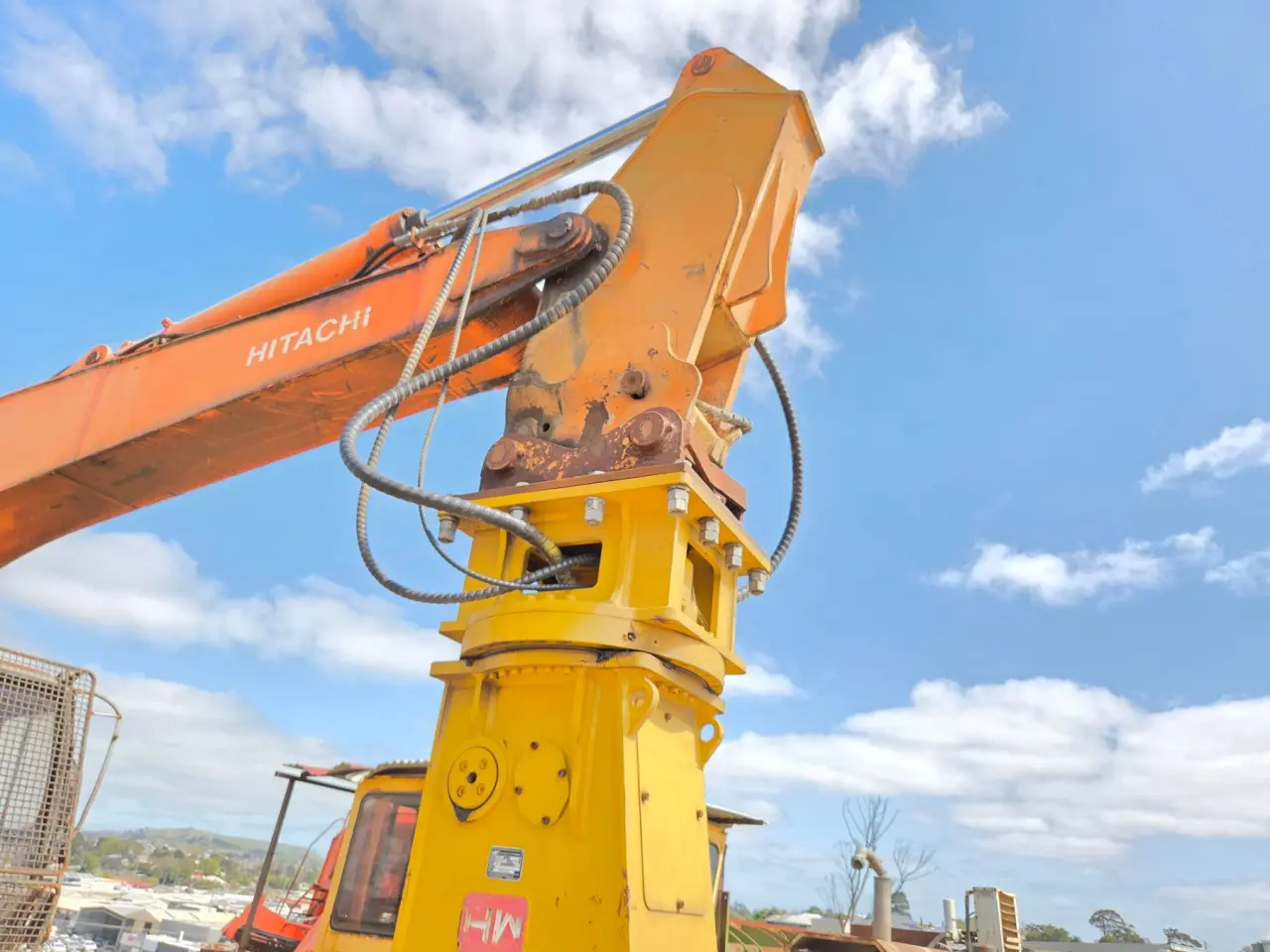 Hitachi ZX200 Excavator with Shear & Grab - photo 17