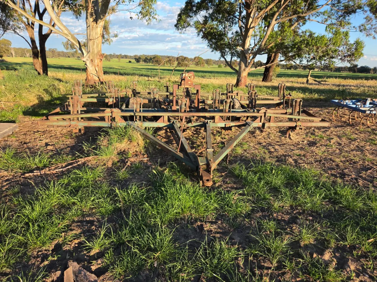 Used - John Shearer H/duty Chisel Plough - photo 2