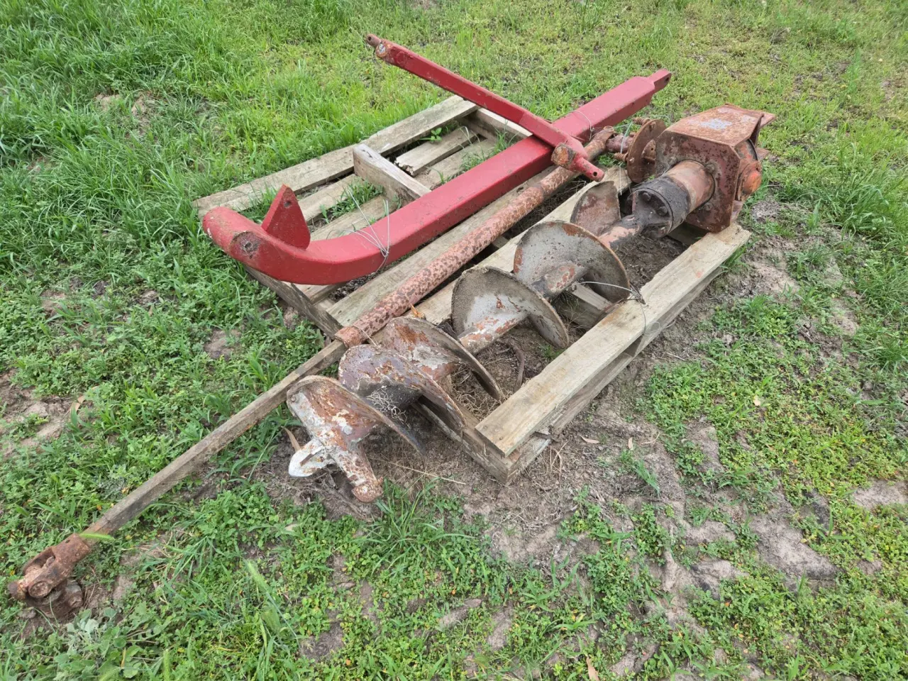 Used - 3pl IH Posthole Digger - photo 2