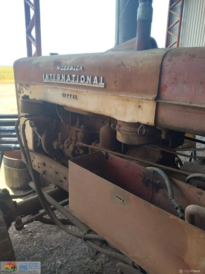A 554 International Tractor & Pump - photo 3