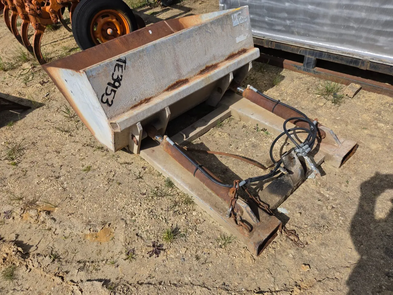 Hyd. Tipping Forklift Bucket - photo 2