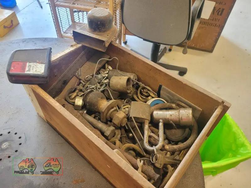 Timber Box of Sundries (inc. Grey Mtr Oil Cap) - photo 3