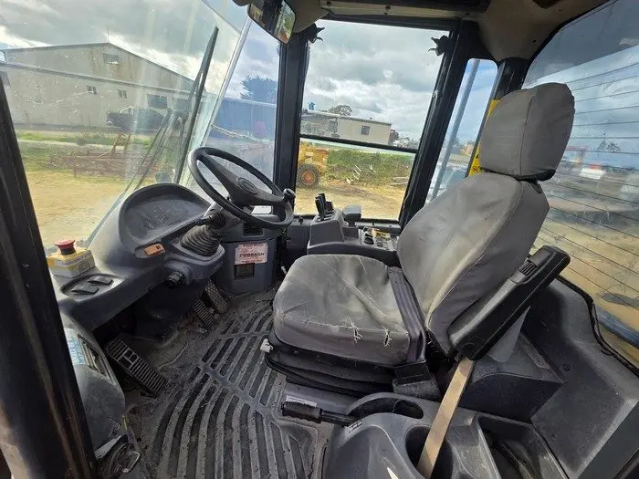 Komatsu WA250-5H Front End Loader - photo 9