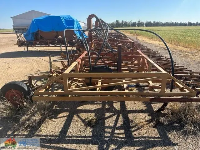T 220 - Gyral Seeder zero till - 54 f - - photo 11