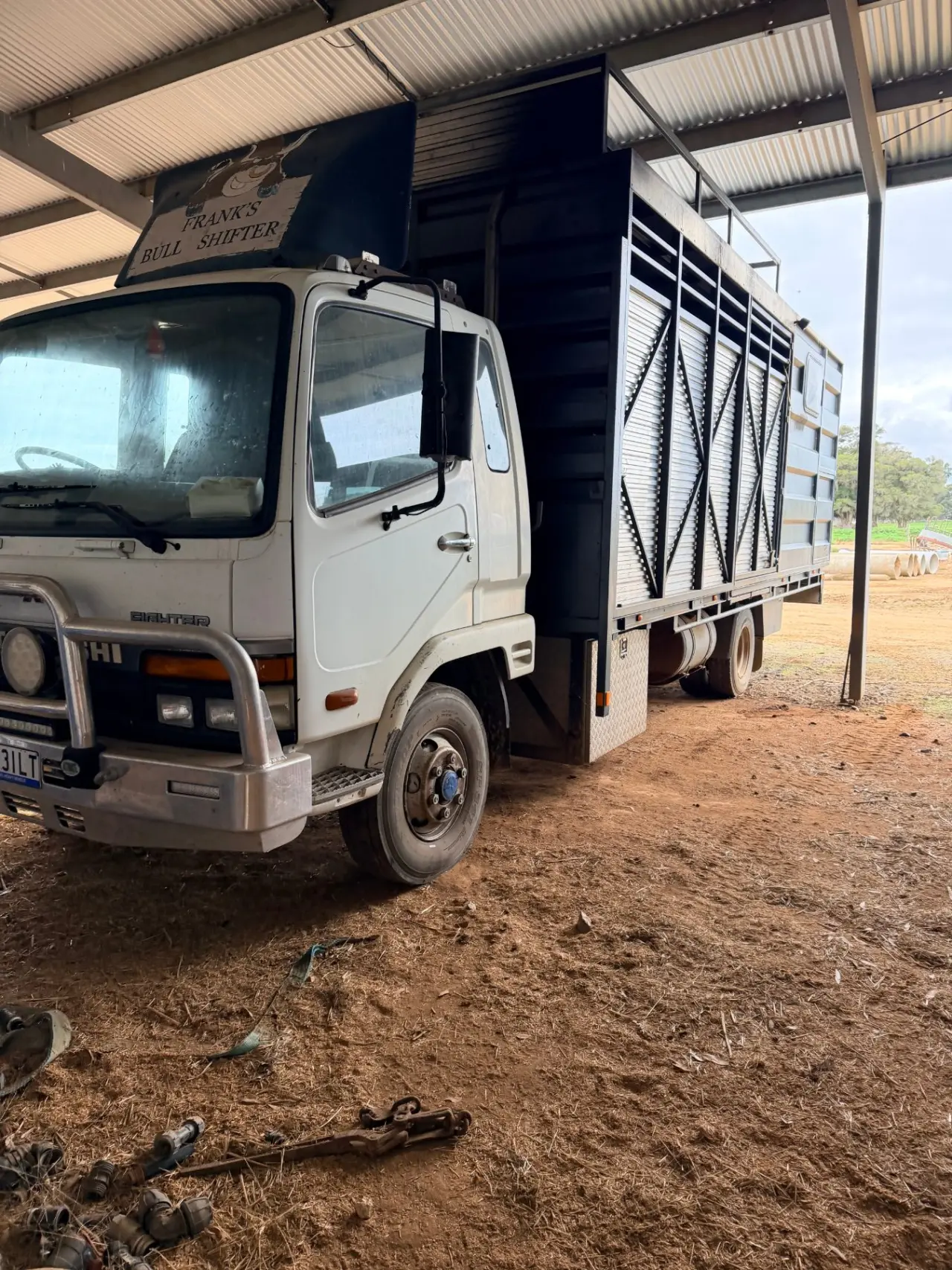 2002 Mitsubishi Fighter 600 Horse transport truck & camper - photo 6