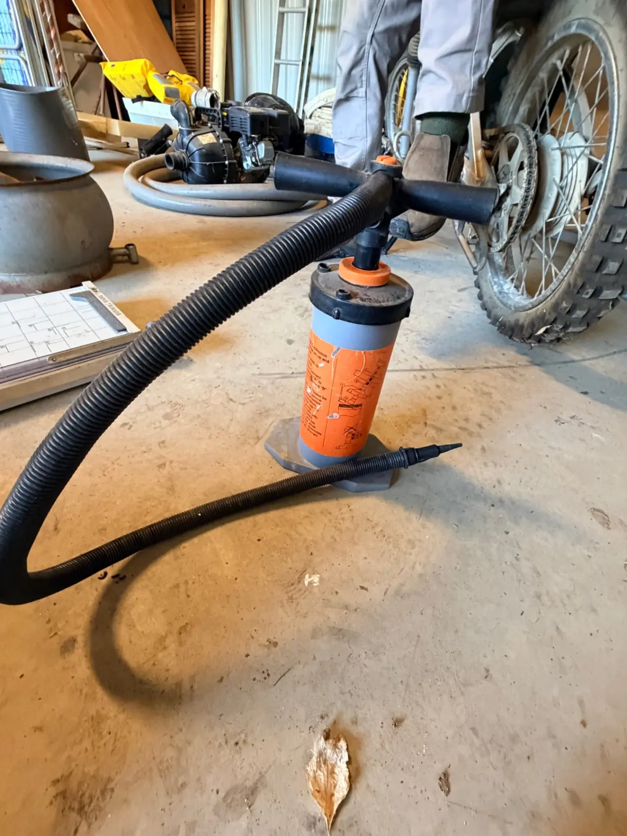 Hand air pump - photo 1