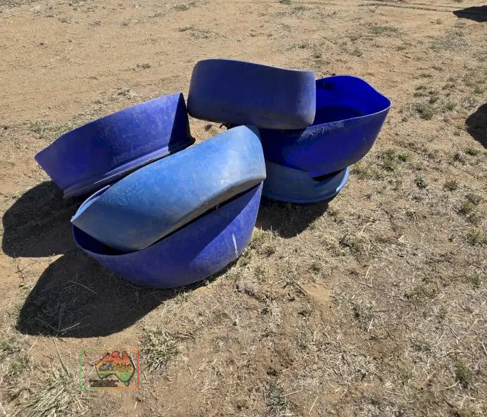 6x Plastic Feeders - photo 2