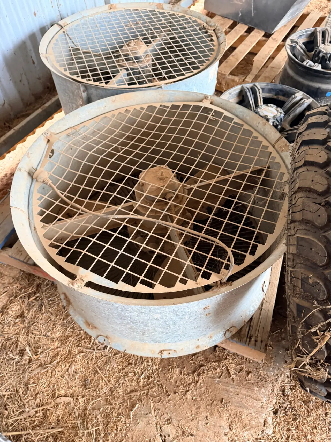 2 large industrial fans - photo 1