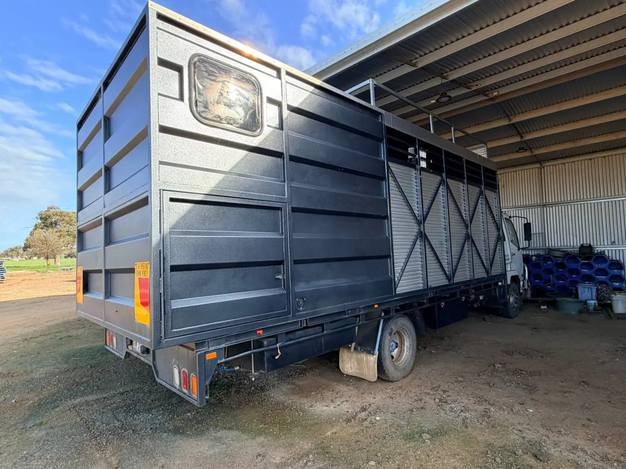 2002 Mitsubishi Fighter 600 Horse transport truck & camper - photo 4