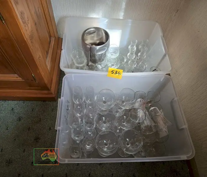 2x Tubs of Assorted Glassware - photo 2