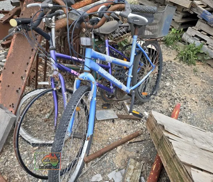 3x Bikes, 1x fold-up frame - photo 2