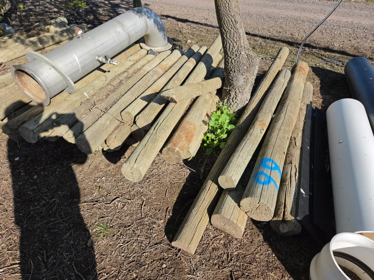 99x Assorted Pine Fence Posts - photo 4