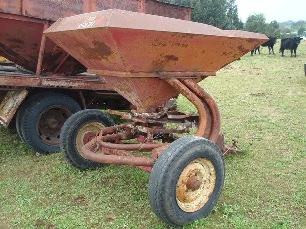 New Holland Trailing Super Spreader - photo 3