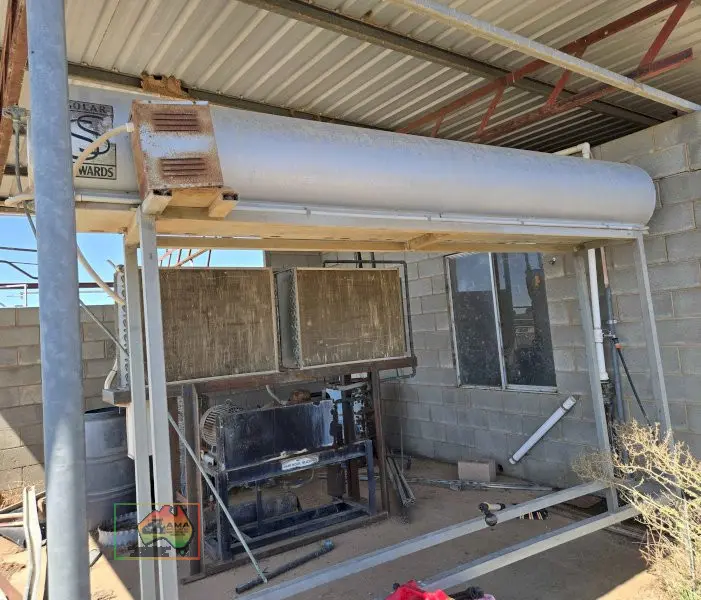 Solar Edwards hot water unit - photo 1