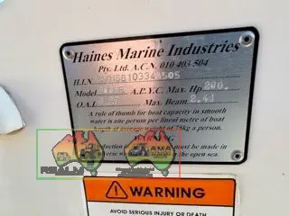 Hanes Signature 6.4 fiberglass runabout bowrider ski boat. - photo 6