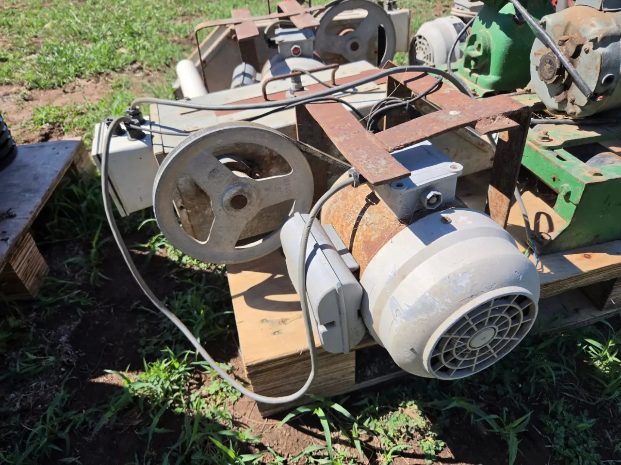 Used - 2x Worm Auger Drive Motors - photo 2