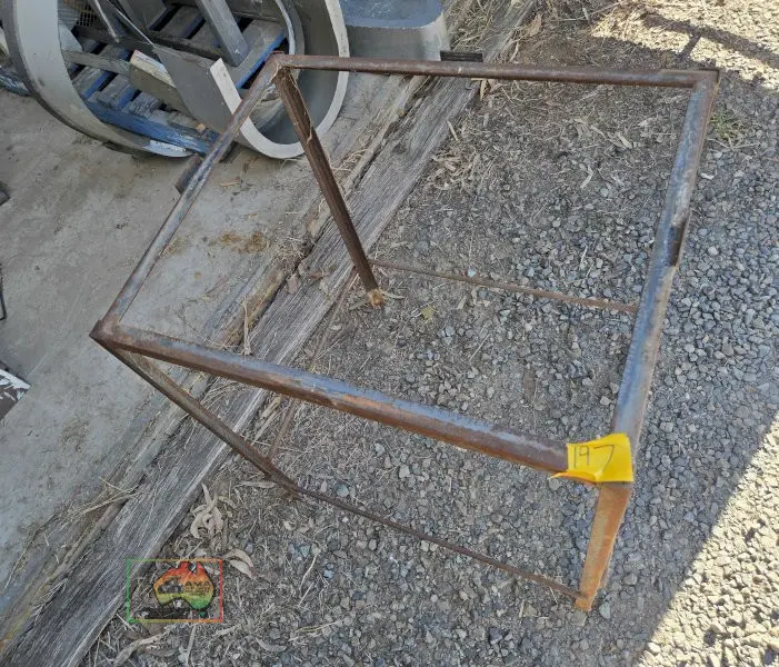 55cm x 65cm steel frame / stand - photo 2