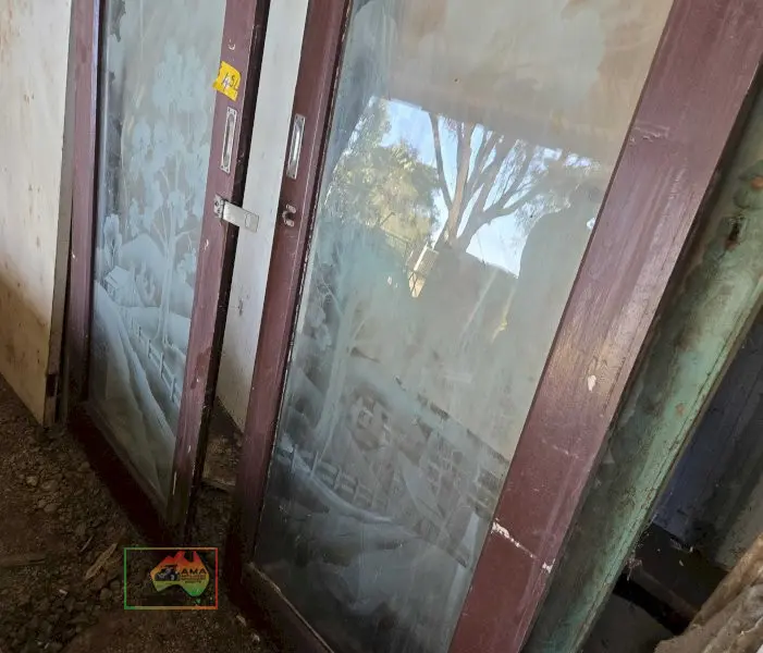 A Pair of Decorative Etched Glass Sliding Doors - photo 5