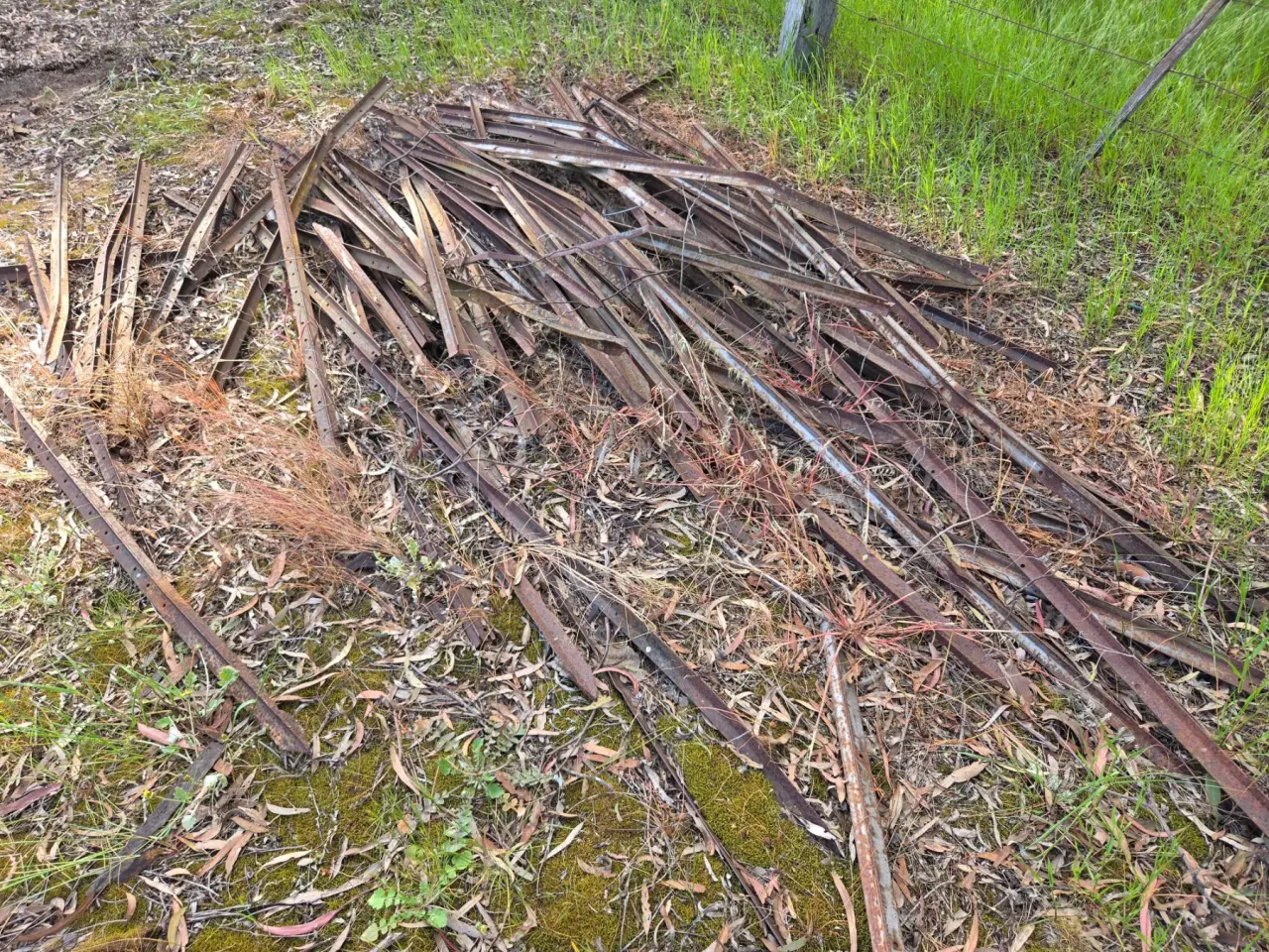 Used - Pile of Assorted 6-8ft Steel Posts - photo 3