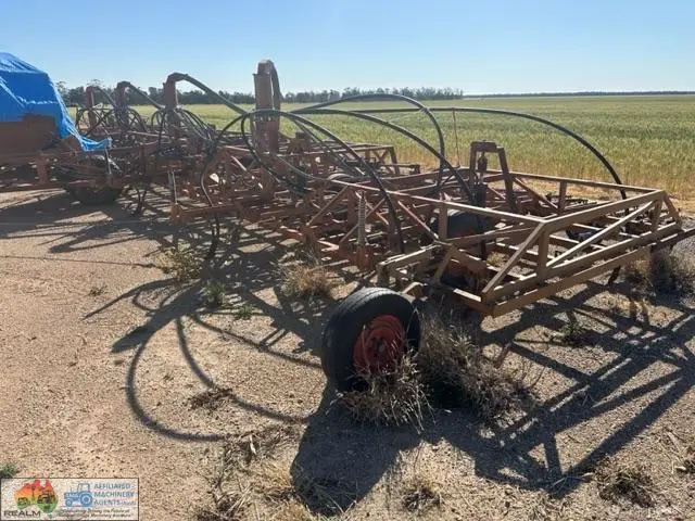 T 220 - Gyral Seeder zero till - 54 f - - photo 10