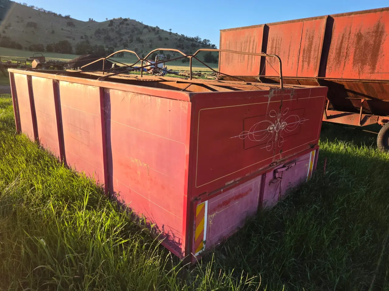 Used - 18ft Truck Grain Bin - photo 2