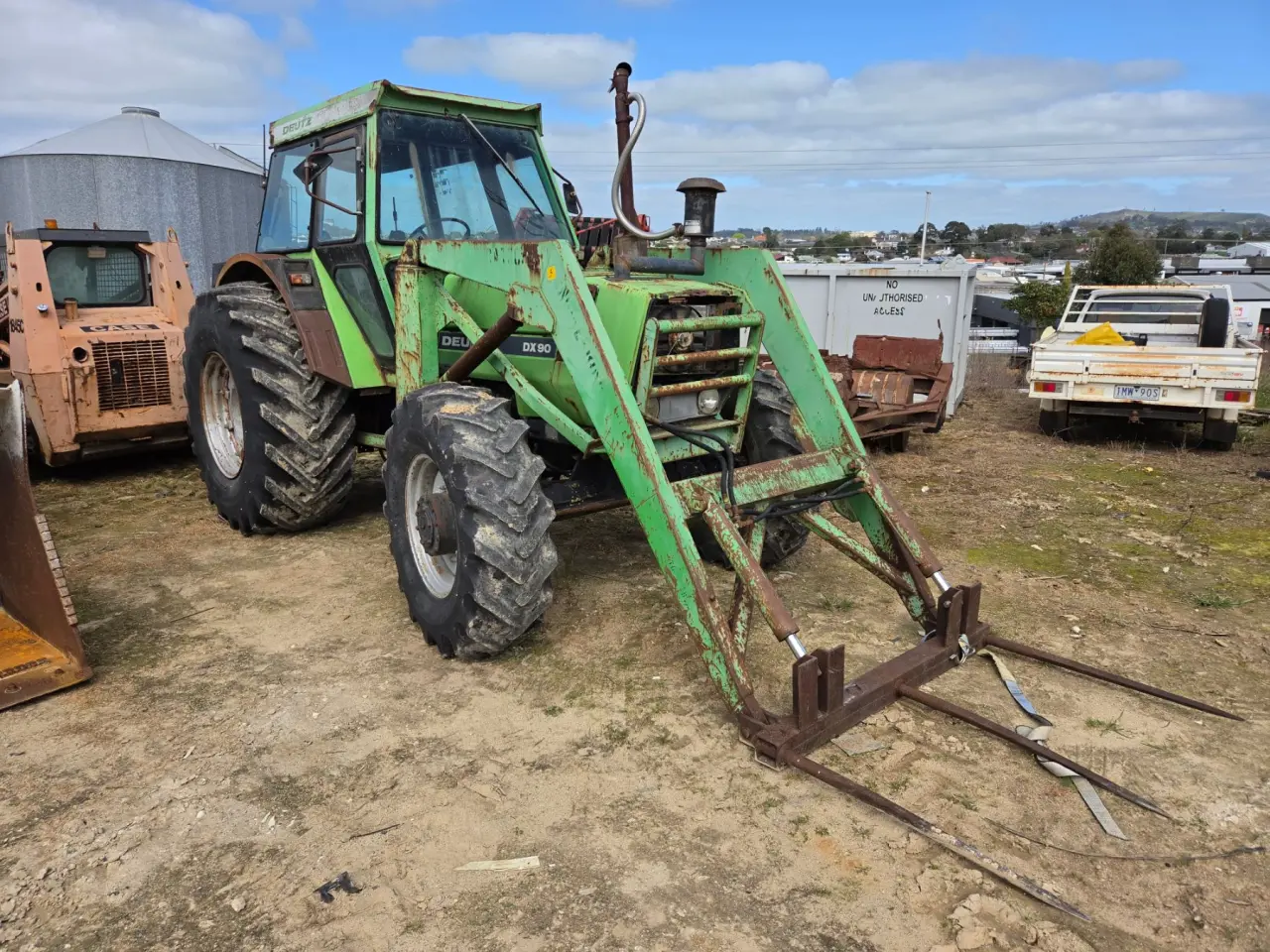 Deutz DX90 FEL Tractor - photo 3